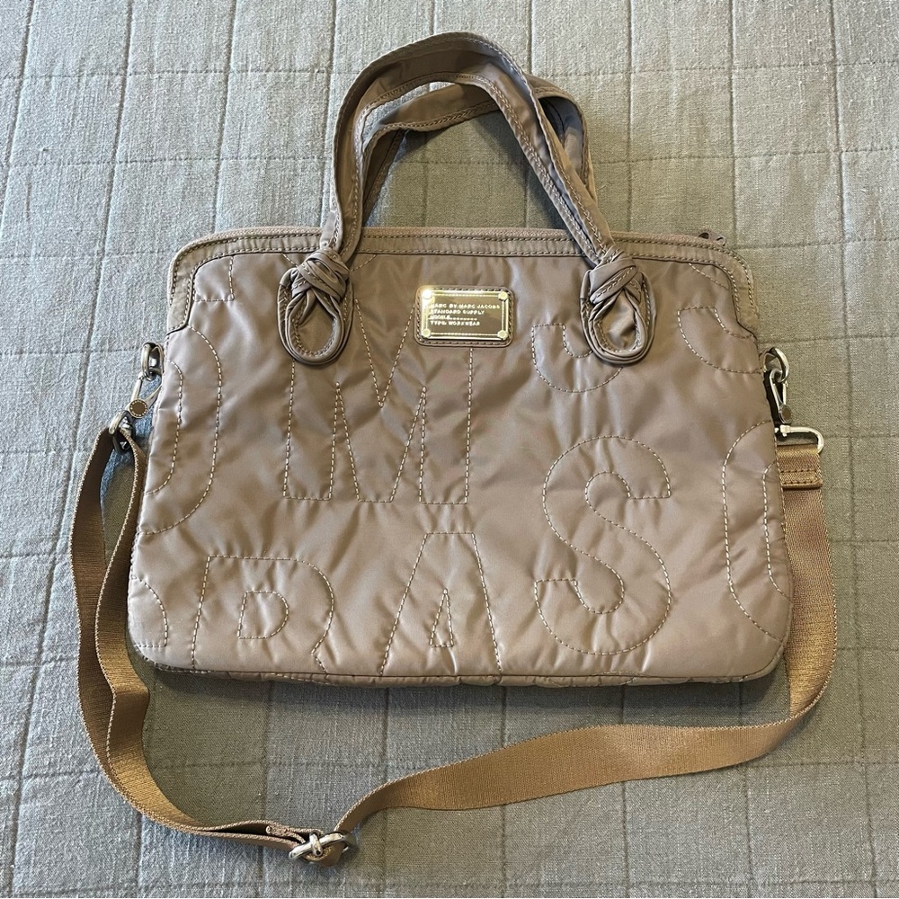 Marc Jacobs Laptop Case Like New, taupe color. Large